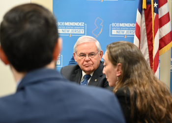 El senador estadounidense, Bob Menéndez es declarado culpable de 16 cargos