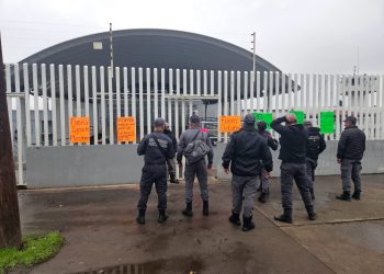 Se manifiestan custodios de penales en Michoacán