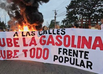 Ecuador registra protestas tras alza a precios de gasolinas
