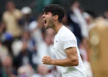 Alcaraz con paso firme en Wimbledon
