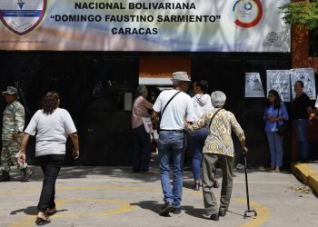 Ciudadanos en Venezuela participan en elecciones presidenciales