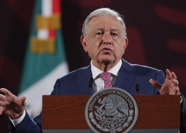 MEX4132. CIUDAD DE MÉXICO (MÉXICO), 22/07/2024.- El presidente de México Andrés Manuel López Obrador, participa este lunes durante su conferencia de prensa matutina en Palacio Nacional de la Ciudad de México (México). López Obrador aseguró que las personas adultas mayores mexicanas en Estados Unidos pueden cobrar la pensión pagada por el Gobierno que él encabeza. EFE Mario Guzmán