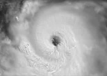Beryl toca tierra como huracán “extremadamente peligroso”