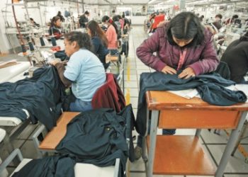 Expertos alertan que industria de la moda aún tiene pendientes con sus trabajadores