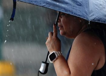 ¡No guardes el paraguas! Activan doble alerta por lluvias en CDMX