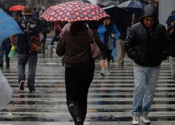 ¡No guardes el paraguas! Activan doble alerta por lluvias en CDMX