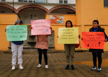 Se manifiestan vecinos de Acuitlapilco por falta de agua
