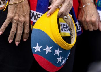 Venezolanos residentes en México acudieron a votar a embajada