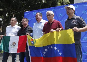 Venezolanos en México defienden triunfo de oposición y llaman a movilizaciones