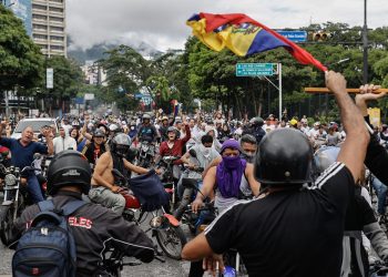 Cientos de motoristas protestan en Caracas contra  resultados de las presidenciales