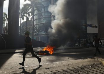 Ministro de Defensa de Venezuela denuncia golpe de Estado fraguado por derecha extremista