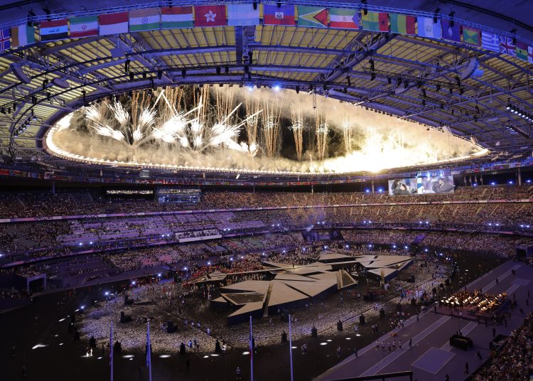 SAINT-DENIS (FRANCIA), 11/08/2024.- Fotografía del final de la ceremonia de clausura de los Juegos Olímpicos de París 2024 celebrada este domingo, en el Estadio de Francia en Saint-Denis (Francia).EFE/ Lavandeira Jr