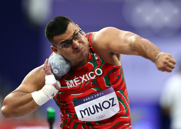 Saint-denis (France), 03/08/2024.- Uziel Munoz of Mexico in action during the Men's Shot Put Final of the Athletics competitions in the Paris 2024 Olympic Games, at the Stade de France stadium in Saint Denis, France, 03 August 2024. (Lanzamiento de peso, Francia) EFE/EPA/ANNA SZILAGYI