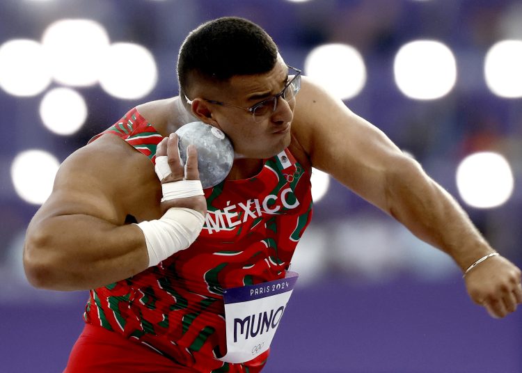 Saint-denis (France), 02/08/2024.- Uziel Munoz of Mexico competes in the Men Shot Put qualification in the Athletics competitions in the Paris 2024 Olympic Games, at the Stade de France stadium in Saint Denis, France, 02 August 2024. (Lanzamiento de peso, Francia) EFE/EPA/YOAN VALAT
