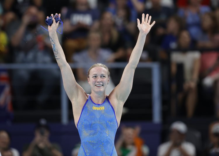 NANTERRE, 04/08/2024.- La sueca Sarah Sjöström celebra la victoria en la final de 50m Estilo libre femenino de los Juegos Olímpicos de París 2024 este domingo, en Nanterre. EFE/Lavandeira Jr.