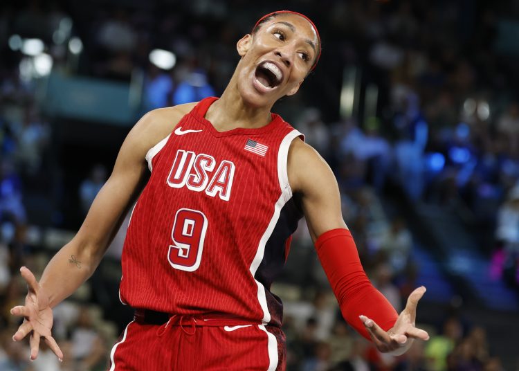 Paris (France), 11/08/2024.- A'ja Wilson of USA in action during the Women Gold Medal game between France and USA of the Basketball competitions in the Paris 2024 Olympic Games, at the South Paris Arena in Paris, France, 11 August 2024. (Baloncesto, Francia) EFE/EPA/CAROLINE BREHMAN
