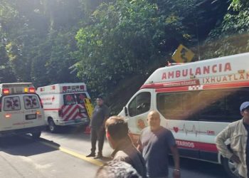 Accidente en carretera federal Huatusco – Coscomatepec deja 3 muertos y 21 heridos