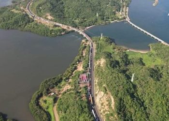 El puerto más grande de México colapsa a la ciudad de Manzanillo