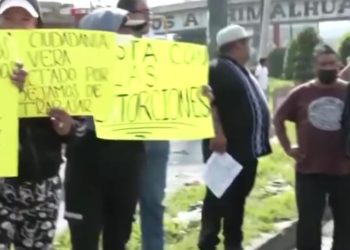Recolectores de basura bloquean Bordo de Xochiaca para denunciar extorsiones