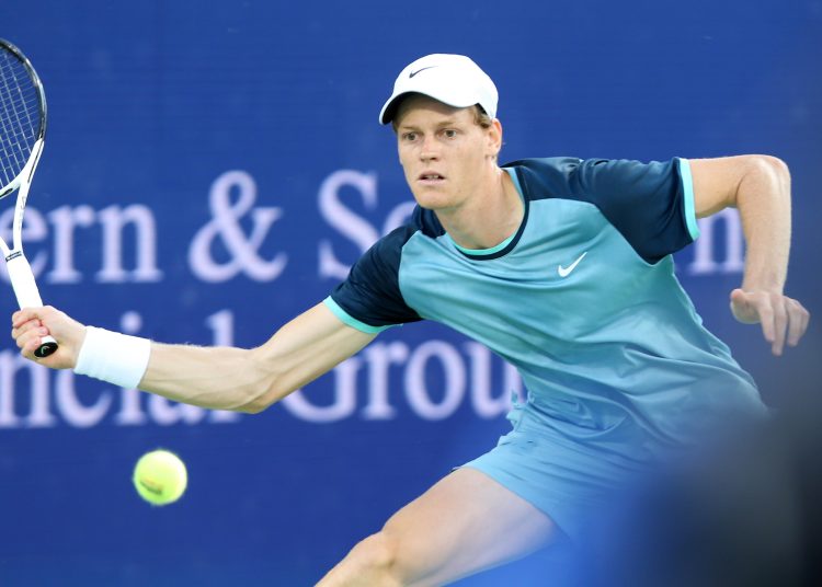 Mason (United States), 19/08/2024.- Jannik Sinner of Italy in action against Frances Tiafoe of the United States during the finals of the Cincinnati Open in Mason, Ohio, USA, 19 August 2024. (Tenis, Francia, Italia, Estados Unidos) EFE/EPA/MARK LYONS