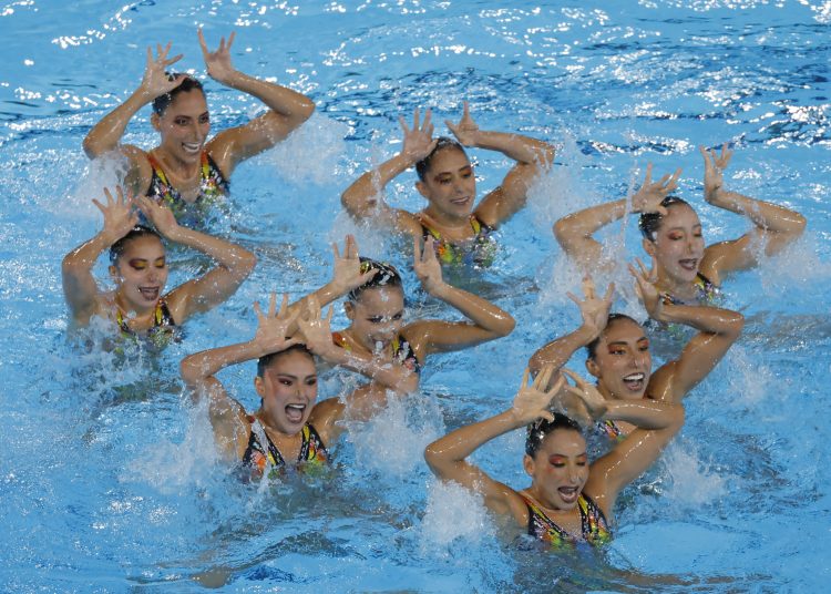 SAINT-DENIS, 06/08/2024.- El equipo de México compite en la prueba de rutina libre por equipos de Natación Artística de los Juegos Olímpicos París 2024, este martes, en el centro acuático en Saint-Denis, Francia. EFE/ Lavandeira Jr