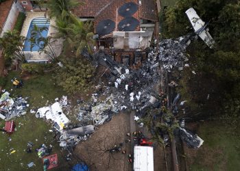 Peritos recuperan todos los datos de las cajas negras del avión accidentado en Brasil
