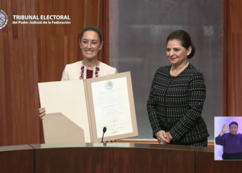 Claudia Sheinbaum recibe constancia que la acredita como Presidenta electa de México