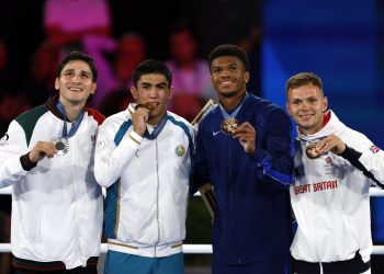 Marco Verde es medalla de plata en boxeo.