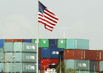 Déficit comercial de Estados Unidos bajó 2.5% en junio