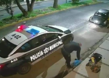 Video: Policía es captado robándole a ciudadano en Apizaco