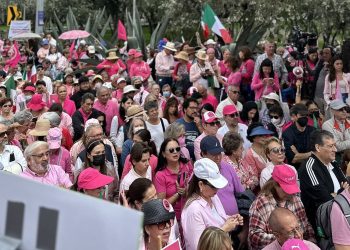 Se manifiestan frente al INE por sobrerrepresentación