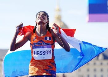 Con cierre de locura, Sifan Hassan conquista el maratón de París