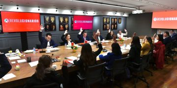 Excluyen a Manlio Fabio Beltrones en bancada del PRI en el Senado