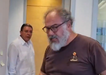 SRE va contra funcionario grosero en Shanghái