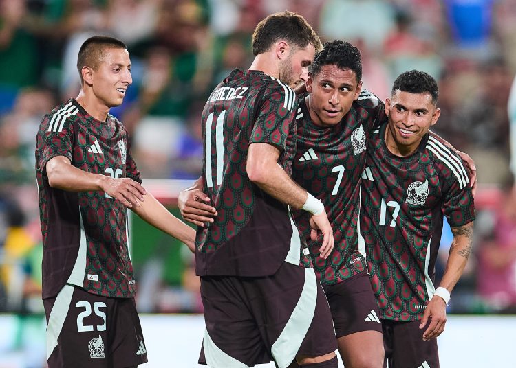 Luis Romo celebrates his goal 3-0 with Roberto Alvarado, Santiago Gimenez, Orbelin Pineda of Mexico during the game international friendly between Mexican National team (Mexico) and New Zealand at Rose Bowl Stadium, on September 07, 2024, Pasadena, Los Angeles California, United States.