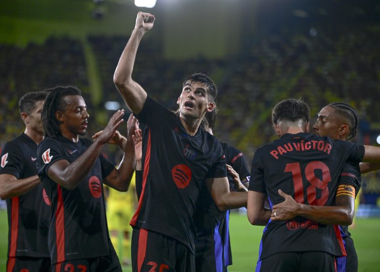 VILLARREAL, 22/09/2024.- Los jugadores del FC Barcelona celebran el cuarto gol del equipo blaugrana durante el encuentro correspondiente a la sexta jornada de Laliga EA Sports que disputan hoy Domingo FC Barcelona y Villarreal en el estadio de La Cerámica, en la localidad castellonense. EFE / Andreu Esteba.
