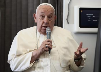 El Papa pide a estadounidenses votar por “el mal menor”