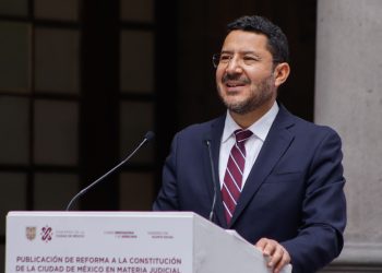 Batres critica a juristas que se oponen a la reforma judicial