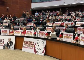 Morena en el Senado se da festín de elogios a López Obrador