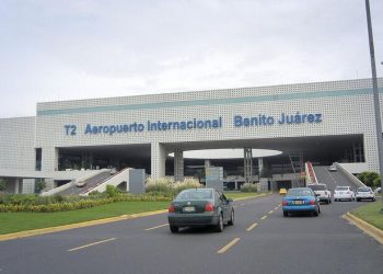 AICM dice que aplicaciones de taxis deben de cumplir requisitos de ley; Uber asegura que regulación fue suspendida por presiones de taxistas