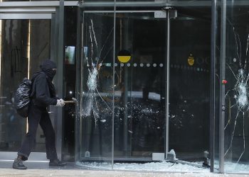 Canaco CDMX estima pérdidas por 34 millones de pesos por destrozos en la marcha por el caso Ayotzinapa