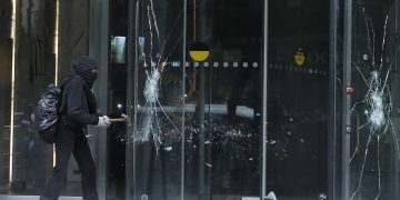 Canaco CDMX estima pérdidas por 34 millones de pesos por destrozos en la marcha por el caso Ayotzinapa