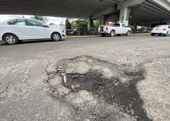 El reto de los baches en Edomex, una batalla diaria para automovilistas