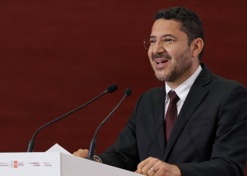 Batres culpa a la derecha de difundir mentiras sobre la propiedad privada