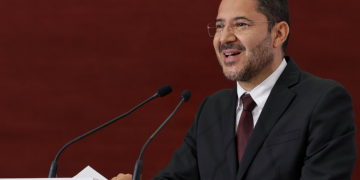 Batres culpa a la derecha de difundir mentiras sobre la propiedad privada