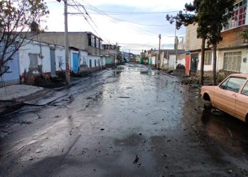 Otra vez lluvias aumentan el nivel de agua en calles de Chalco