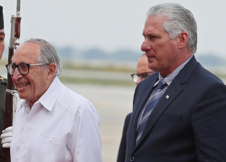 El presidente cubano Díaz-Canel llega a México para la investidura de Sheinbaum