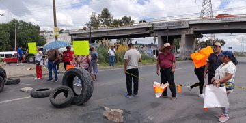 Por segundo día en Ecatepec vecinos cierran carretera por falta de agua