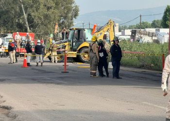 Desalojan casas y cierran la Texcoco-Lechería por fuga de combustible