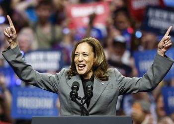 Harris invita a Trump a un nuevo debate en octubre